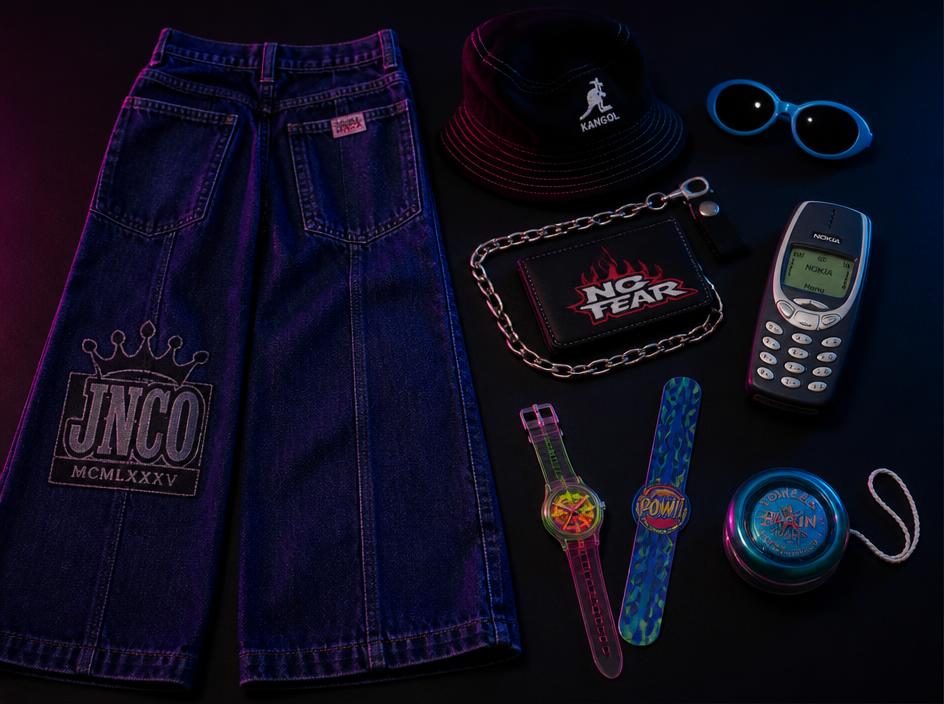 90er Style: Baggy Jeans, Nokia und Gadgets